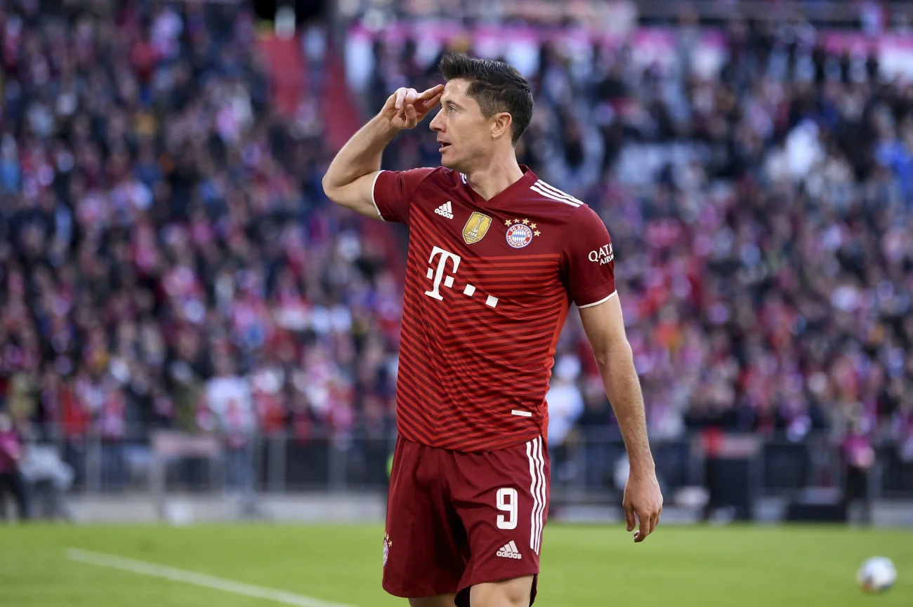 Robert Lewandowski jest jednym z głównych faworytów do wygrania plebiscytu Złotej Piłki.