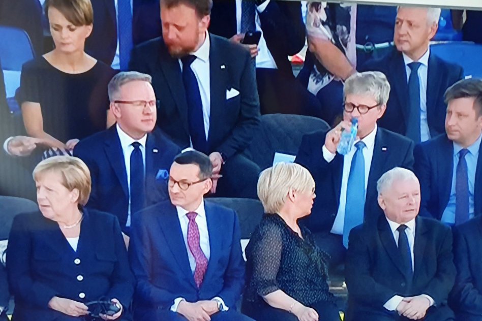 Dr Janusz Sibora w rozmowie z naTemat wyjaśnił, że w zasadzie precedencji w Polsce nie ma miejsca na wyjątki dla szefów partii rządzącej.