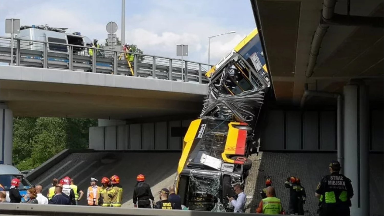 Do wypadku autobusu miejskiego na moście Grota-Roweckiego w Warszawie doszło 25 czerwca 2020 roku