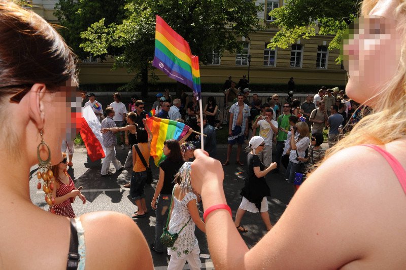 Tęczowe rodziny znów boją się otwarcie mówić o swoim życiu, orientacji. Zdjęcie poglądowe.