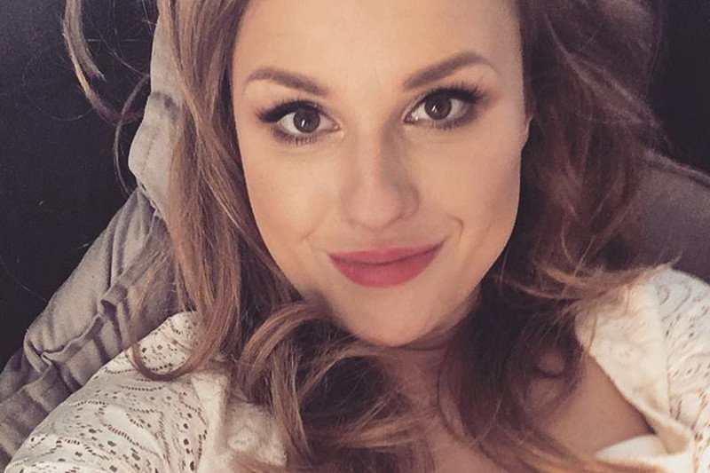 Jaki kraj, taki Royal Wedding. Polacy emocjonują się ślubem Oli Lubicz z serialu TVP "Klan".