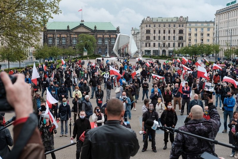 W Poznaniu protestowało ponad sto osób.