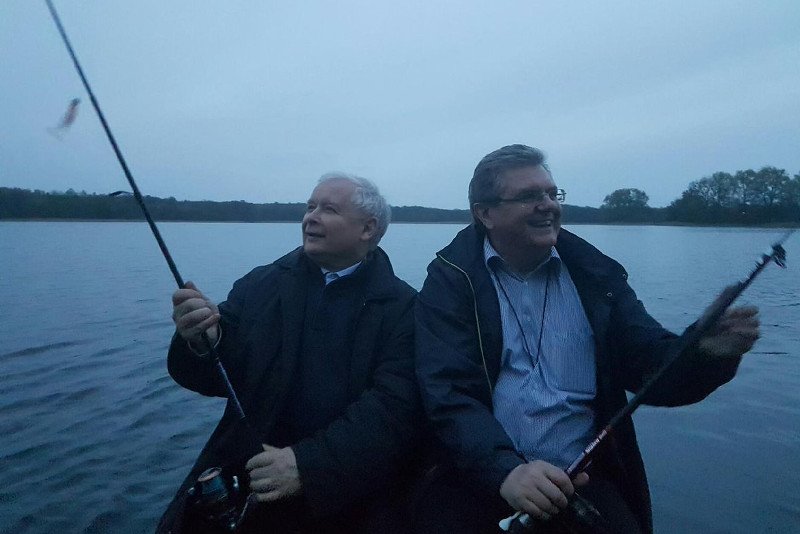 Prezes PiS Jarosław Kaczyński na rybach