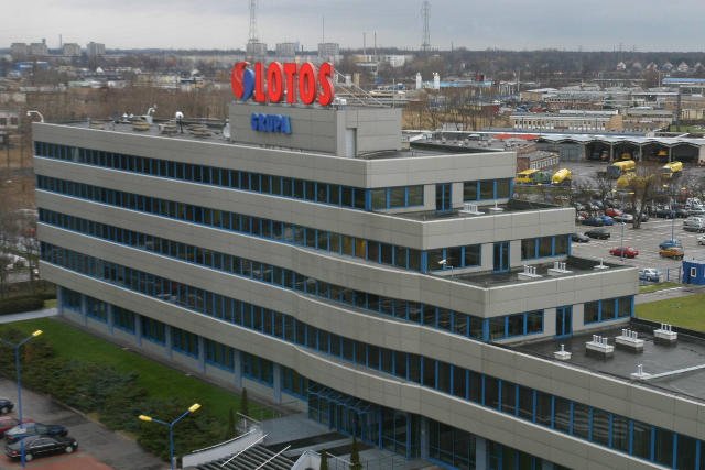 Lotos chce prezesów z wyższym wykształceniem i 5 latami doświadczenia.