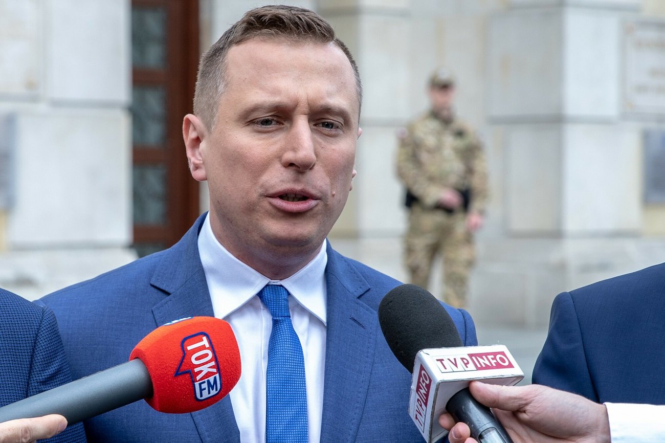 Krzysztof Brejza sprawdził, jak działa fabryka maseczek ochronnych na Podkarpaciu.