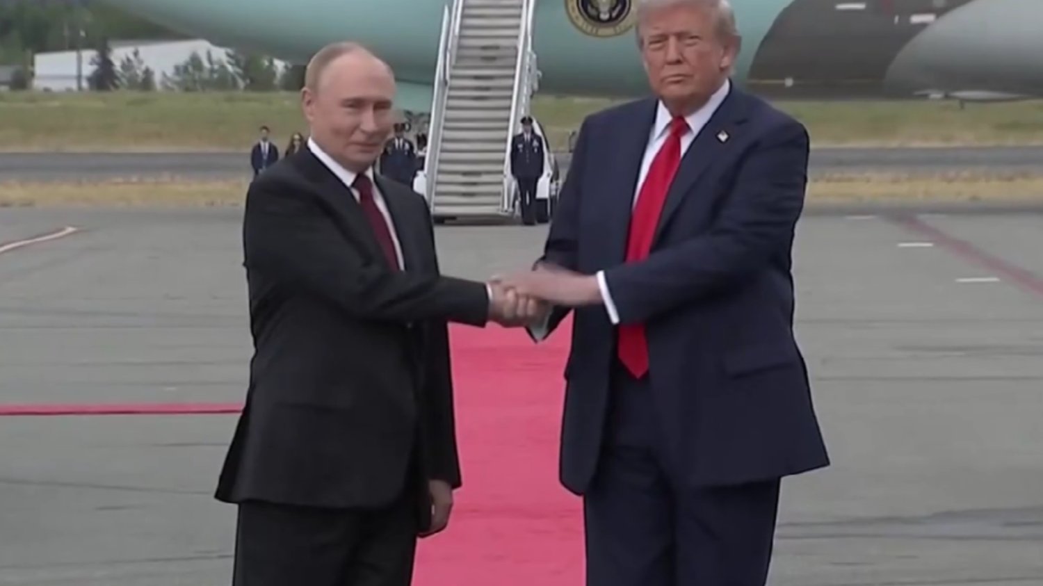 Władimir Putin przybył do USA. Tak przywitał go prezydent Trump