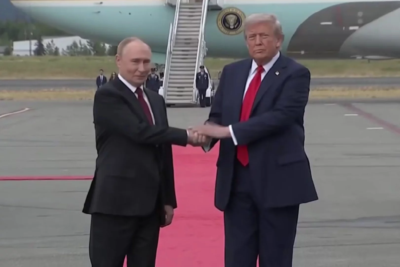 Władimir Putin przybył do USA. Tak przywitał go prezydent Trump