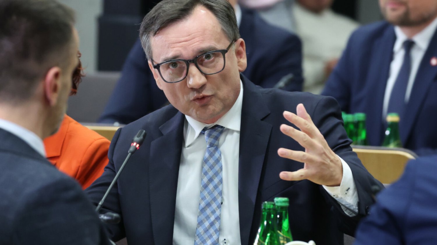 Ziobro zagotował się po akcji CBA w fundacji Rydzyka. Grzmi o... "opiłowywaniu katolików" Zbigniew Ziobro broni Tadeusza Rydzyka. Chodzi o działania CBA w fundacji księdza