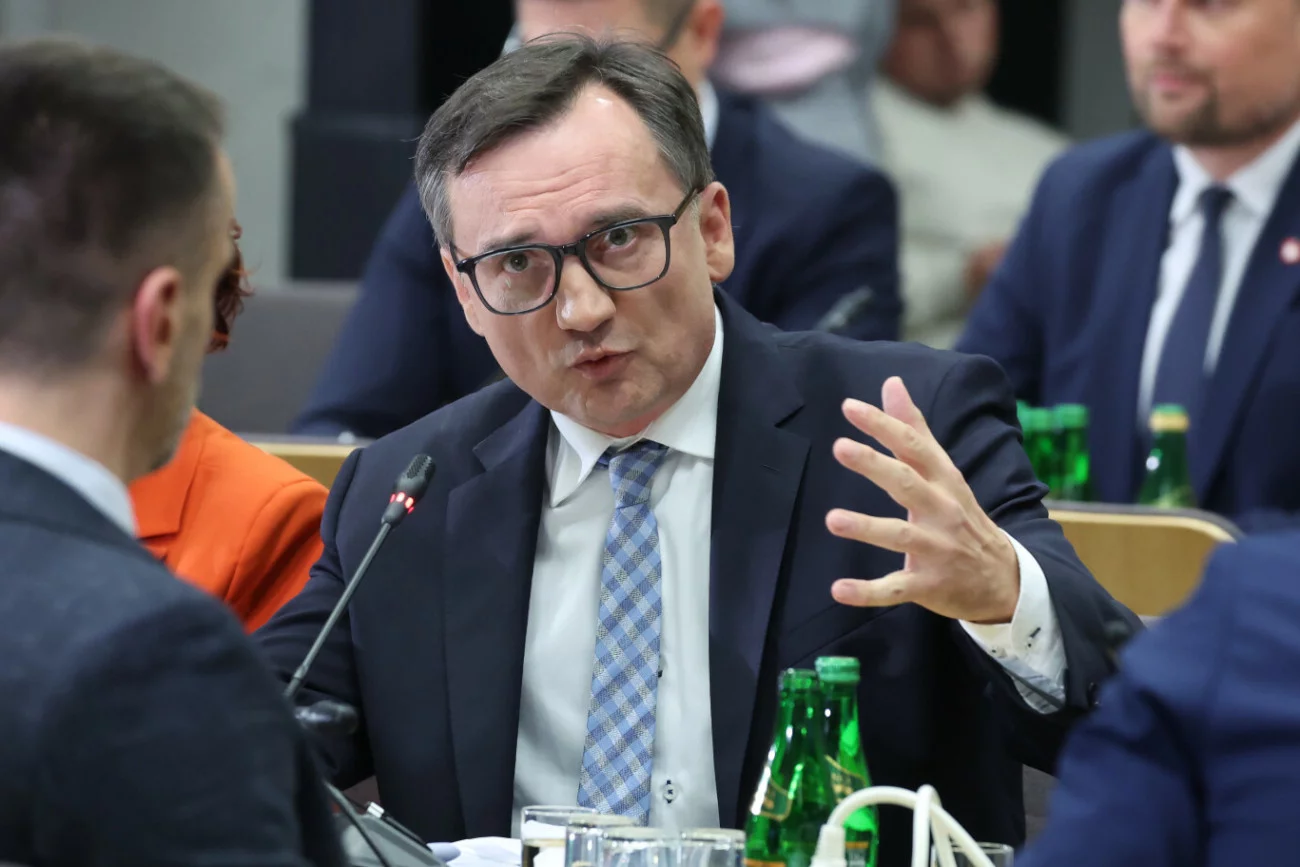 Ziobro zagotował się po akcji CBA w fundacji Rydzyka. Grzmi o... "opiłowywaniu katolików" Zbigniew Ziobro broni Tadeusza Rydzyka. Chodzi o działania CBA w fundacji księdza
