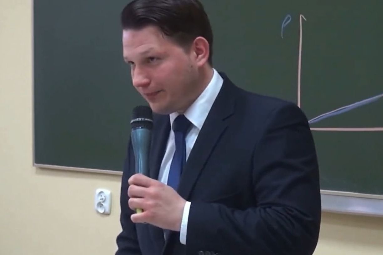 Sławomir Mentzen zachwalał leczenie u wiejskiej baby.