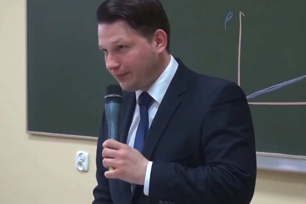 Sławomir Mentzen zachwalał leczenie u wiejskiej baby.