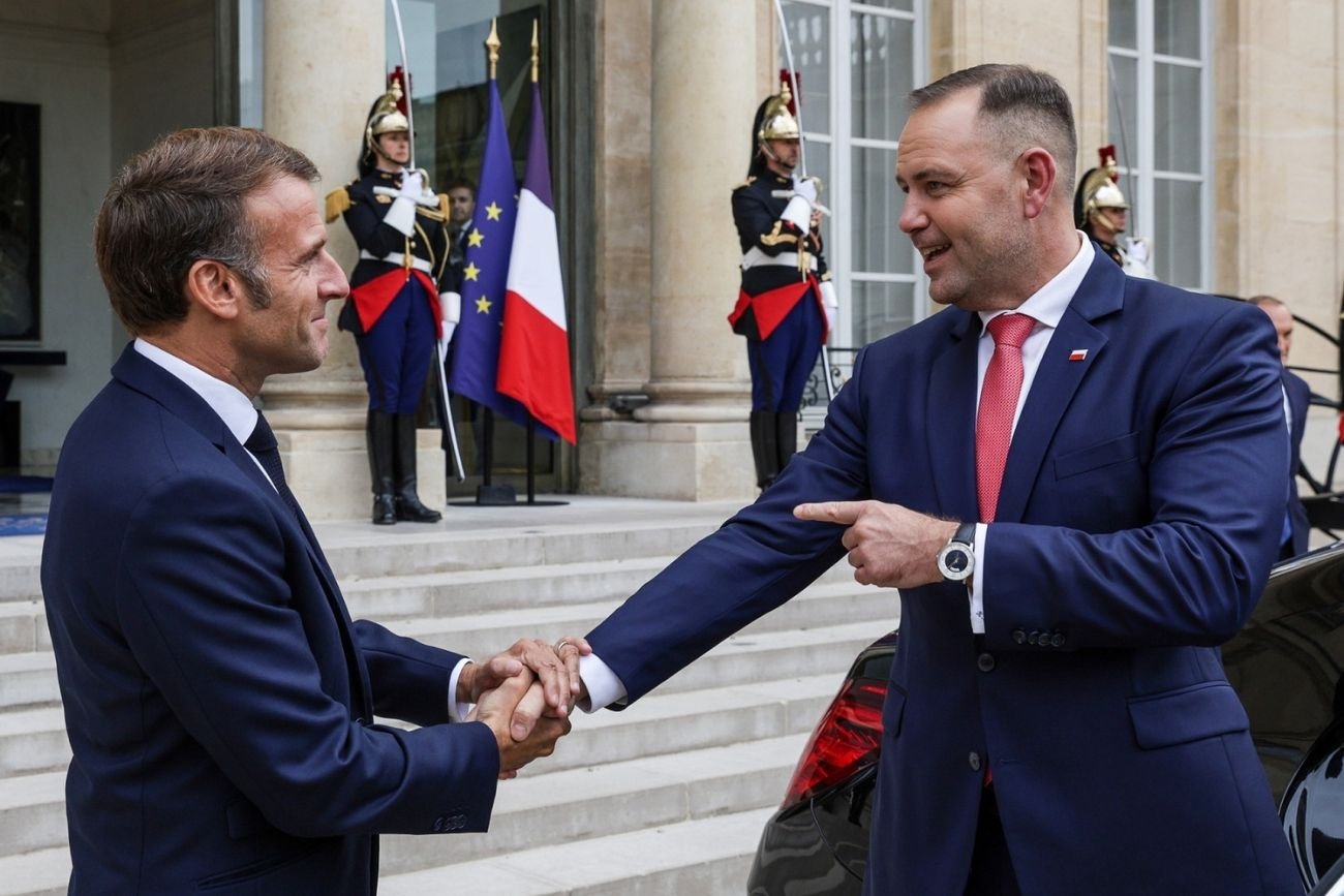 Ten gest Nawrockiego przyciągnął uwagę. "Klasyka u Trumpa, teraz także u nas"