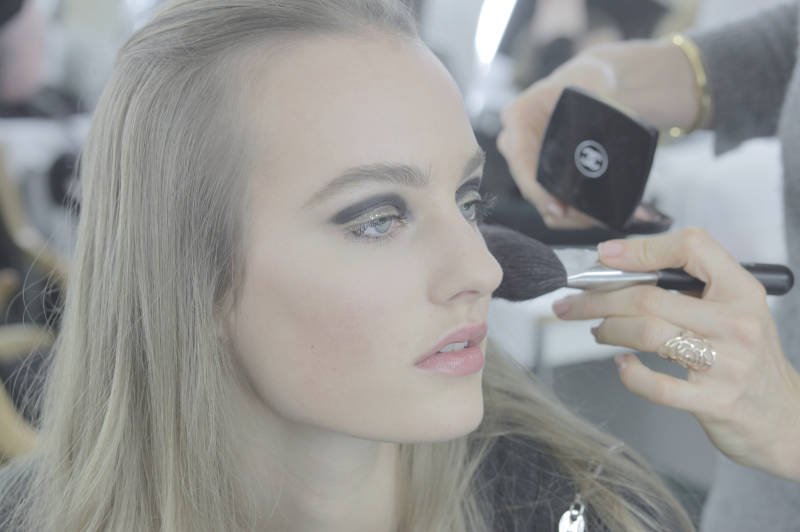 Kulisy makijażu do pokazu Paris-Salzburg 2014-15 Chanel