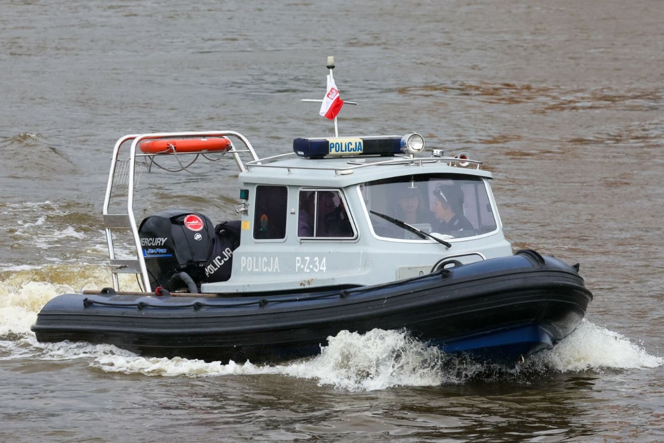 Policja w Warszawie wydobyła zwłoki z Wisły
