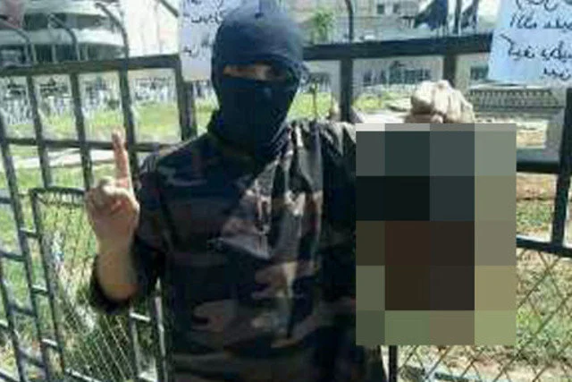 Terroryści z ISIS ukrzyżowali nastolatka i nawołują do obcinania głów Europejczykom