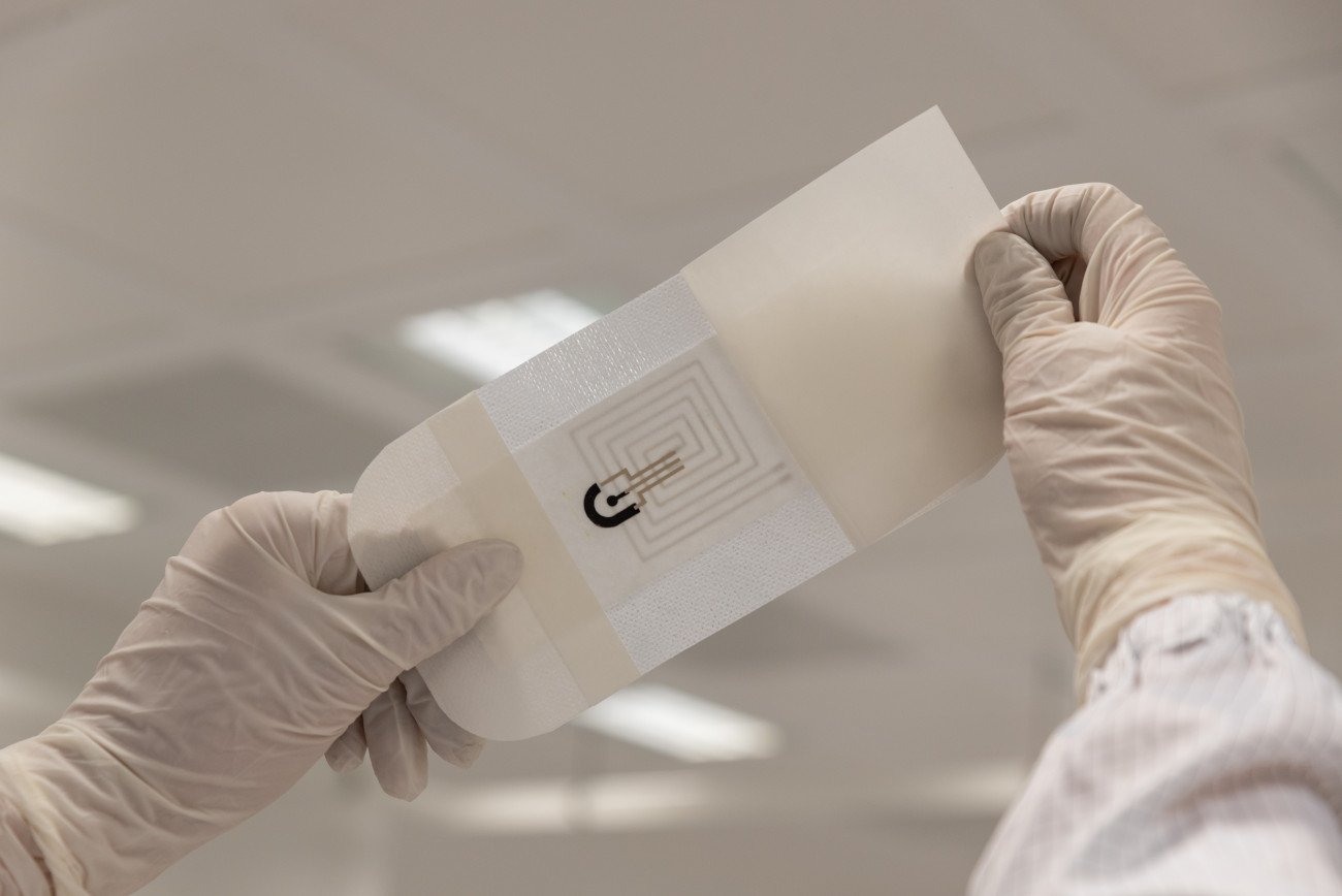 Inteligentny opatrunek pomoże w leczeniu ran przewlekłych.