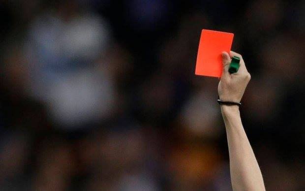 Od 19 posłów PiS prezes dostał czerwoną kartkę.