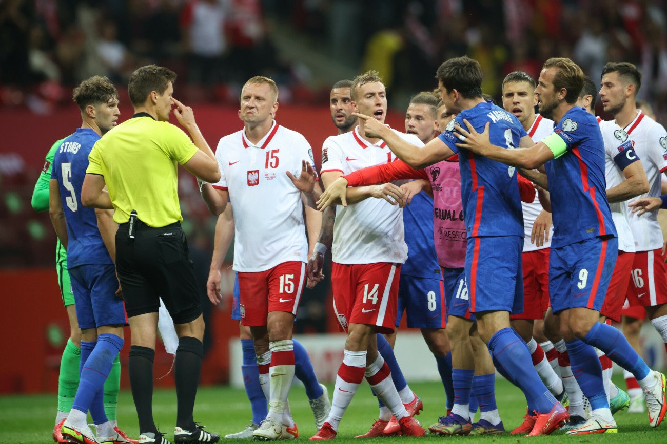 W przerwie meczu obie drużyny miały sobie sporo do wyjaśnienia. Atmosfera na PGE Narodowym była gorąca.