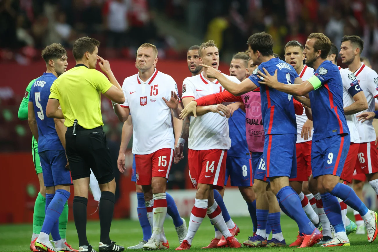 W przerwie meczu obie drużyny miały sobie sporo do wyjaśnienia. Atmosfera na PGE Narodowym była gorąca.