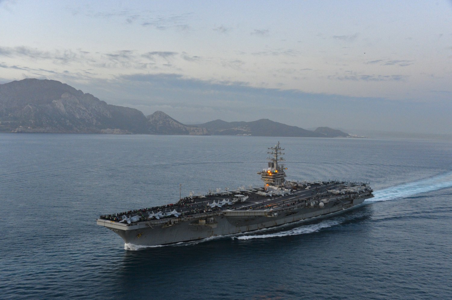 USA wysłały w pobliże Izraela swój lotniskowiec Dwight Eisenhower.