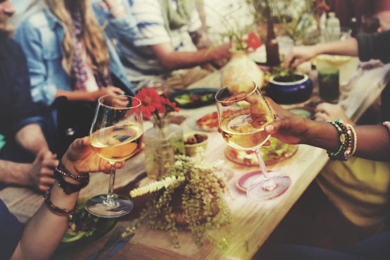 Spotkania towarzyskie bez alkoholu mają szansę być udane?