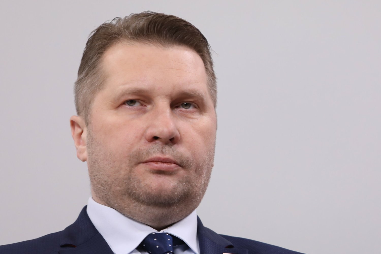 Przemysław Czarnek obwinia Donalda Tuska za politykę prezydenta Rosji.