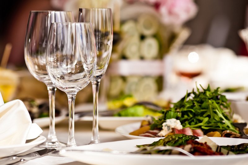 Poznajcie sztuczki restauratorów, przez które klienci nieświadomie wydają pieniądze.