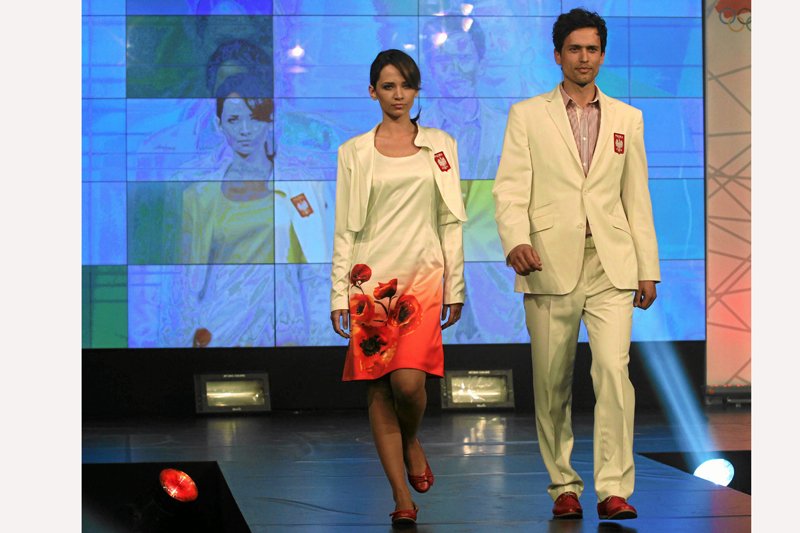 Stroje polskiej reprezentacji na tegoroczne Igrzyska Olimpijskie. Jak to się mówi: "Nie szata zdobi człowieka".