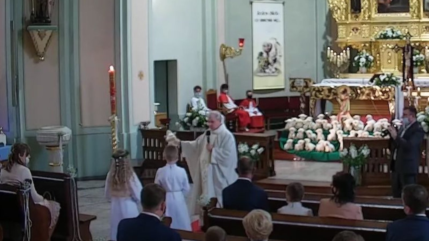 Ksiądz w czasie komunii mówił dzieciom, że krzyki i klapsy od rodziców są dopuszczalne.