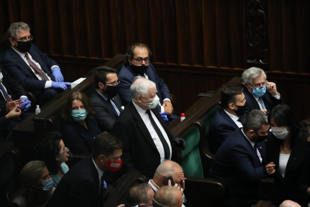 Sejm przyjął ustawę PiS ws. walki z covid 19. Znalazła się w niej tzw. klauzula dobrego Samarytanina.