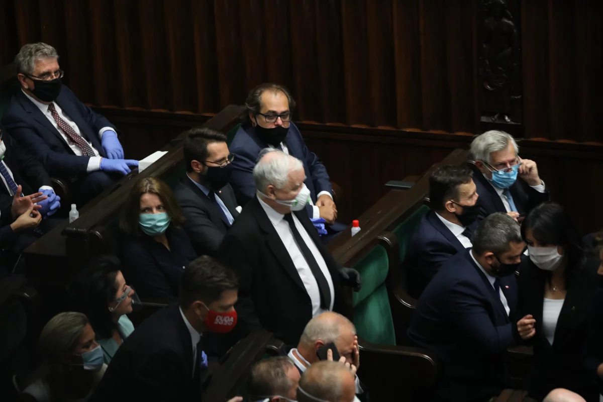 Sejm przyjął ustawę PiS ws. walki z covid 19. Znalazła się w niej tzw. klauzula dobrego Samarytanina.