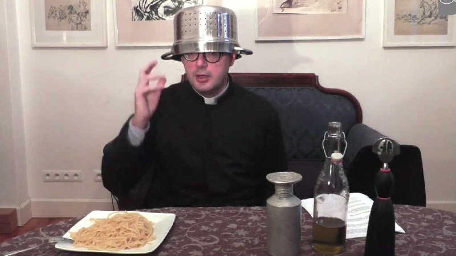 Ks. Jan Kaczkowski wyzwał pastafarian na "intelektualny pojedynek".