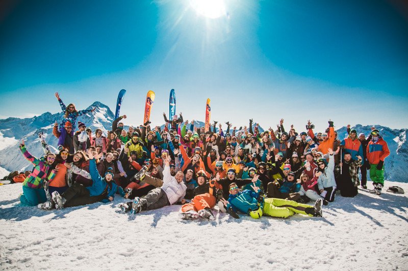 Najlepsze wyjazdy na deskę i narty, wystrzałowe imprezy i topowe ośrodki alpejskie. Z tego słynie biuro podróży Feel The Flow, które organizuje grupowe wyjazdy zimowe w Alpy.