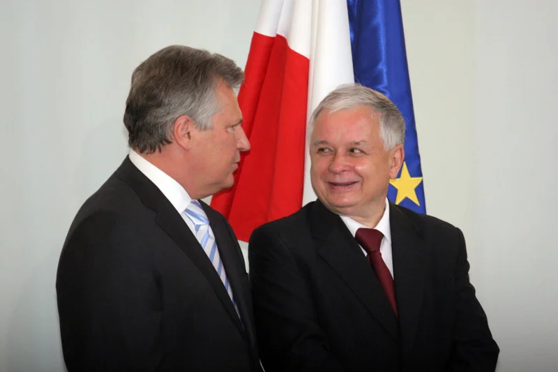 Aleksander Kwaśniewski i Lech Kaczyński w 2009 roku.