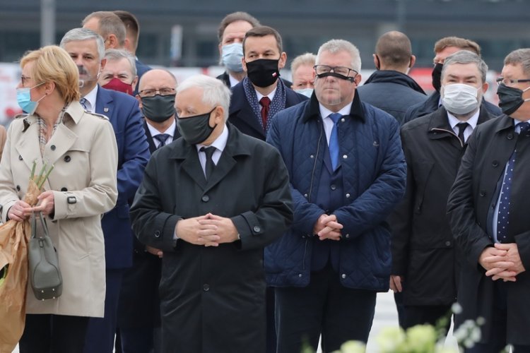 Podczas miesięcznicy smoleńskiej nad bezpieczeństwem Jarosława Kaczyńskiego i innych polityków PiS czuwał snajper