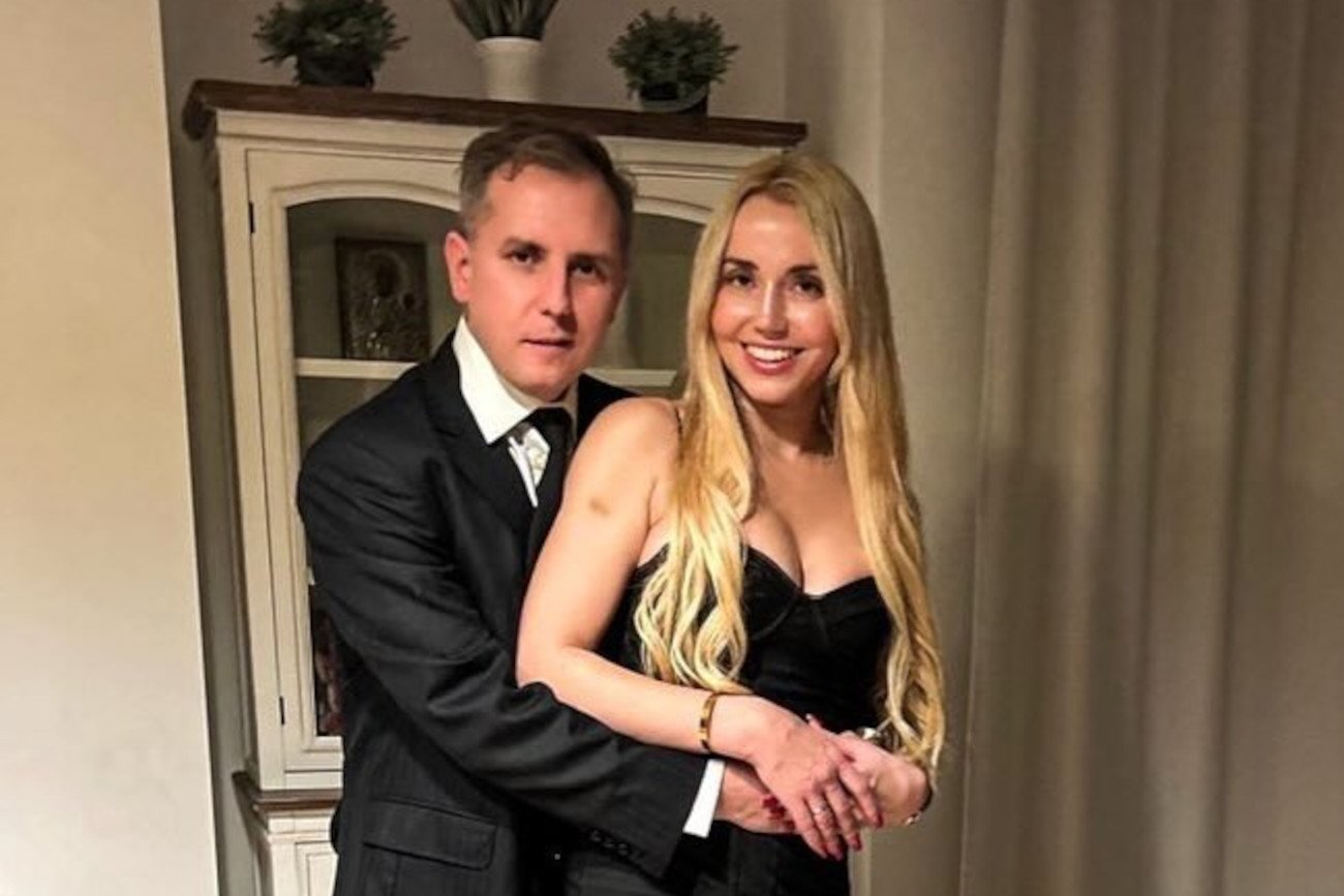 Schreiber reaguje na doniesienia o romansie z Czarneckim. Schreiber na zdjęciu z Czarneckim.