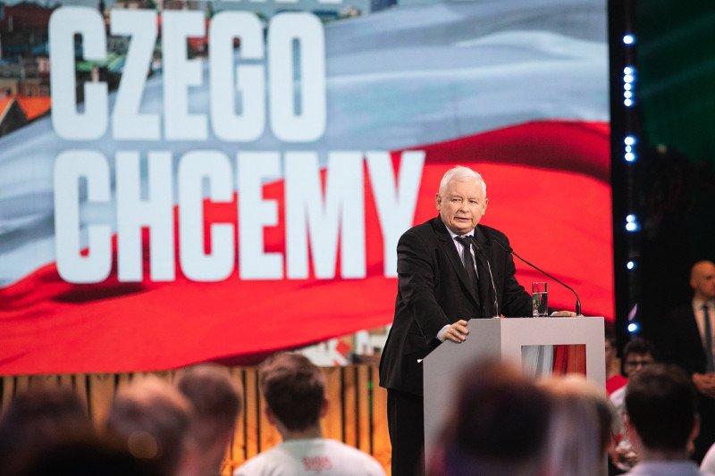 Najnowszy sondaż CBOS: PiS 44 proc.