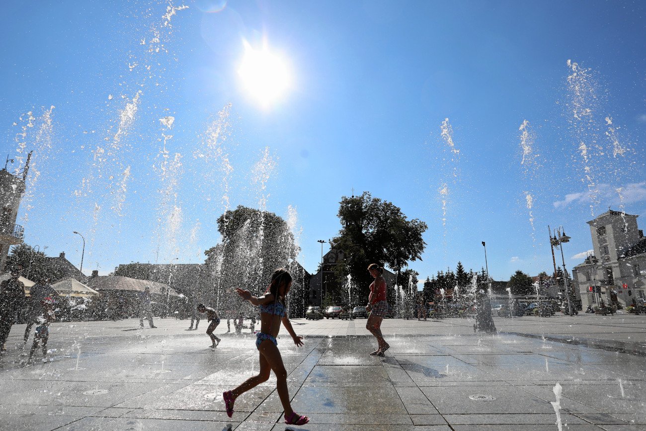 Niepokojem może napawać prognoza opadów na lipiec, szczególnie ich niedobór w południowej części kraju.