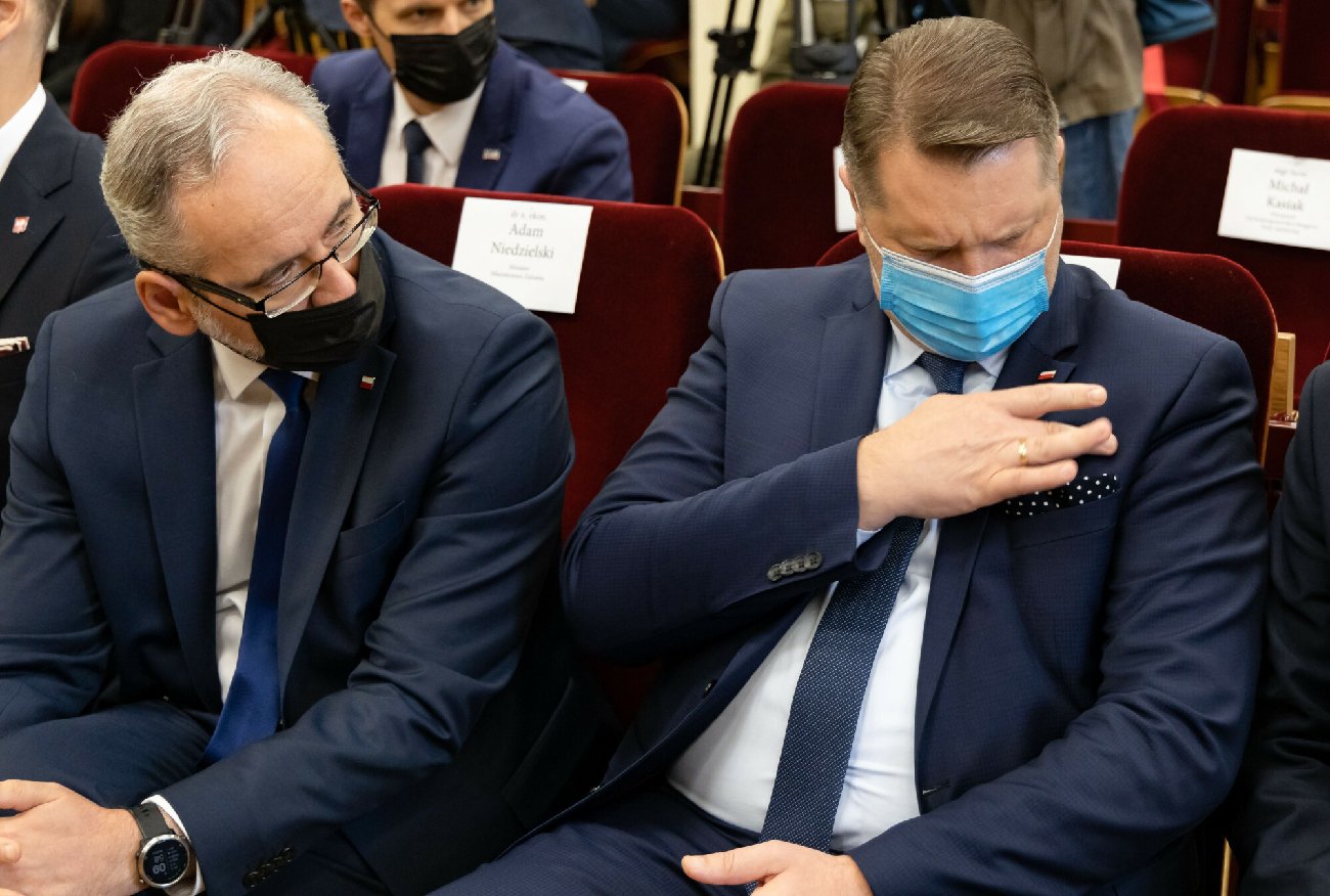 Rząd ma rozważać skrócenie kwarantanny dzieci