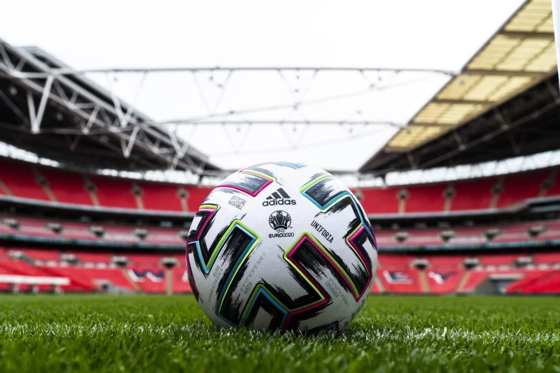 Euro 2020 ma się odbyć z kibicami, ale cztery miasta mogą stracić turniej