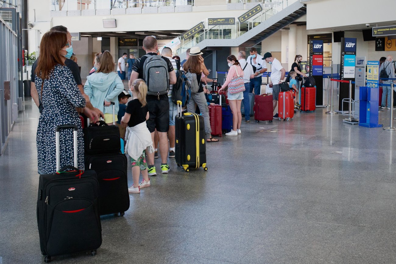 Powracający do Polski z zagranicy będą zobowiązani do wypełnienia karty lokalizacyjnej.