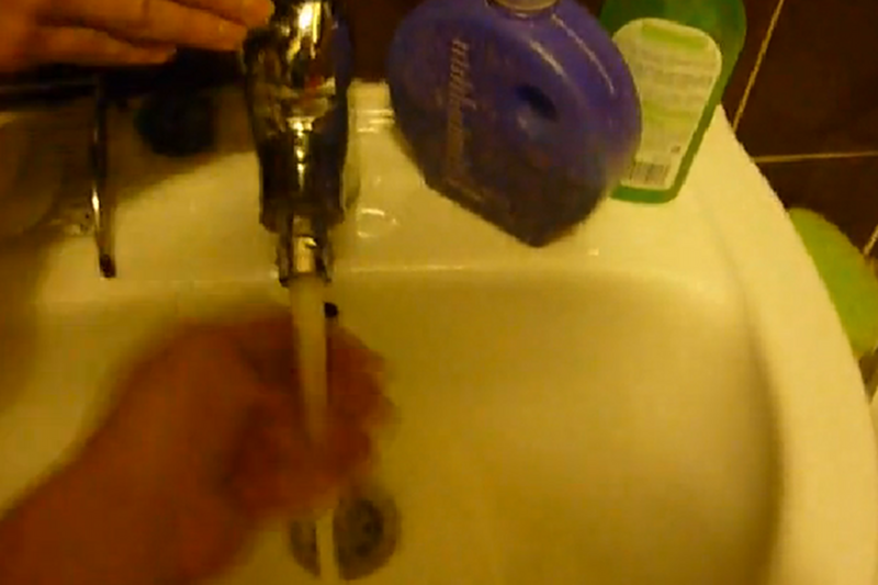 Administracja odcięła ciepłą wodę w bloku z powodu braku opłat przez jednego z lokatorów