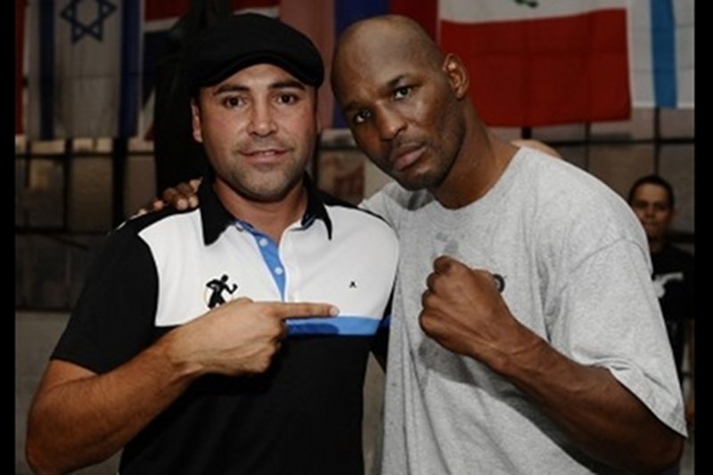 Bernard Hopkins (z prawej) i jego wielki niegdyś rywal Oscar de la Hoya