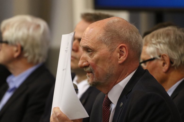 Podkomisja smoleńska wezwała na przesłuchanie dziennikarza Radia ZET Jacka Czarneckiego.