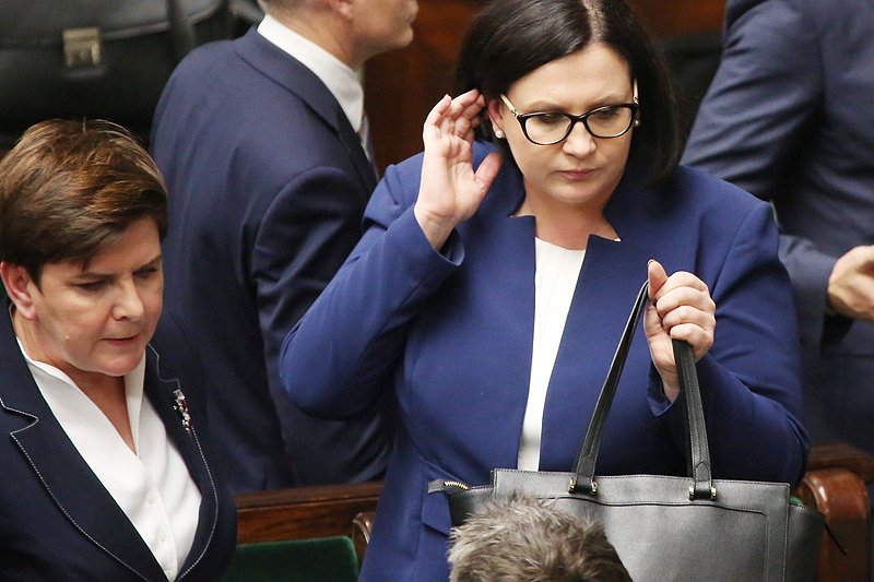 Małgorzata Sadurska na razie pracuje w PZU za darmo. Pensję ma zacząć pobierać dopiero po wejściu w życie tzw. nowej ustawy kominowej.