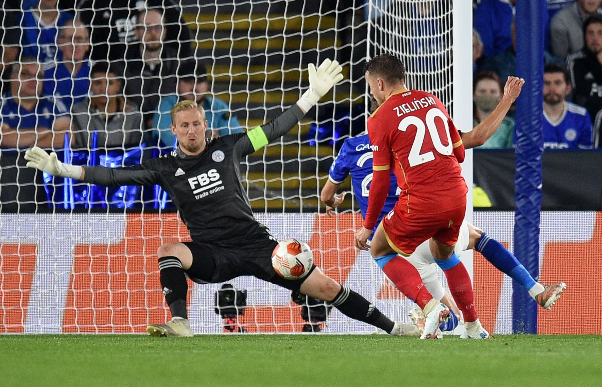 Leicester City roztrwonił prowadzenie z SSC Napoli, Piotr Zieliński był blisko zdobycia gola