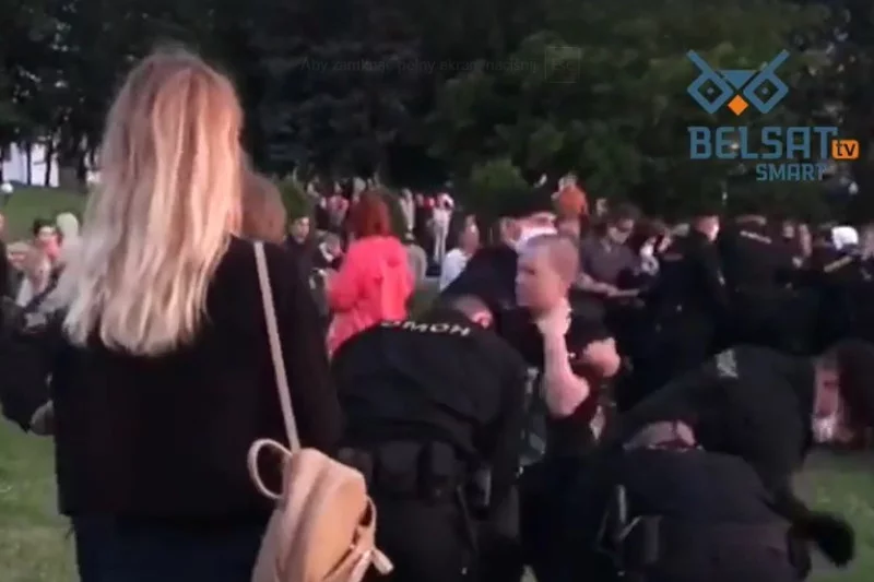 Białoruskie władze siłą rozprawiły się z protestującymi.