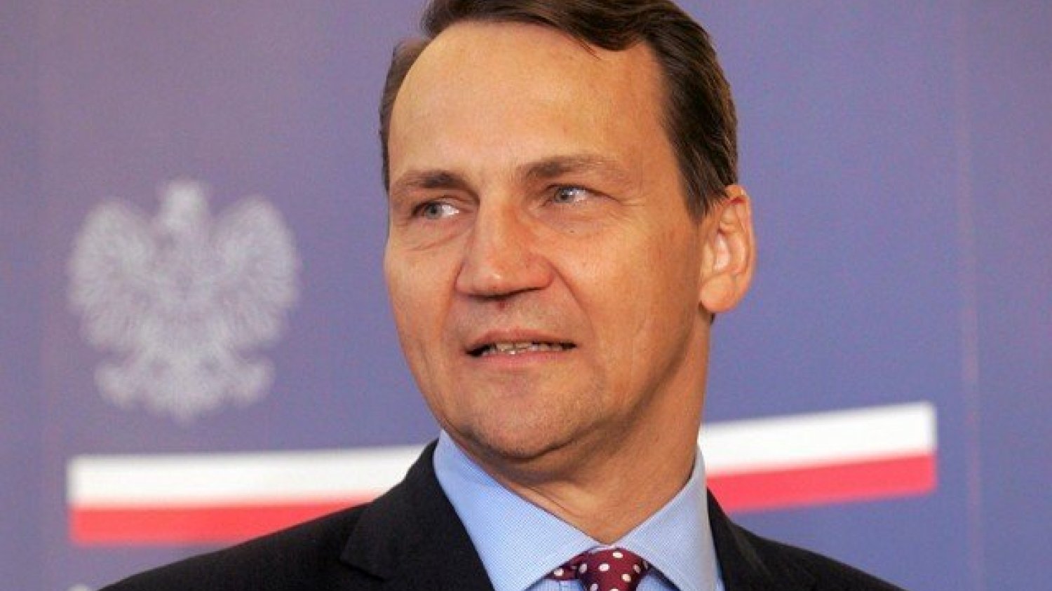 Resort Radosława Sikorskiego prowadzi wyprzedaż nieruchomości należących do Polski. Tłumaczy to względami ekonomicznymi