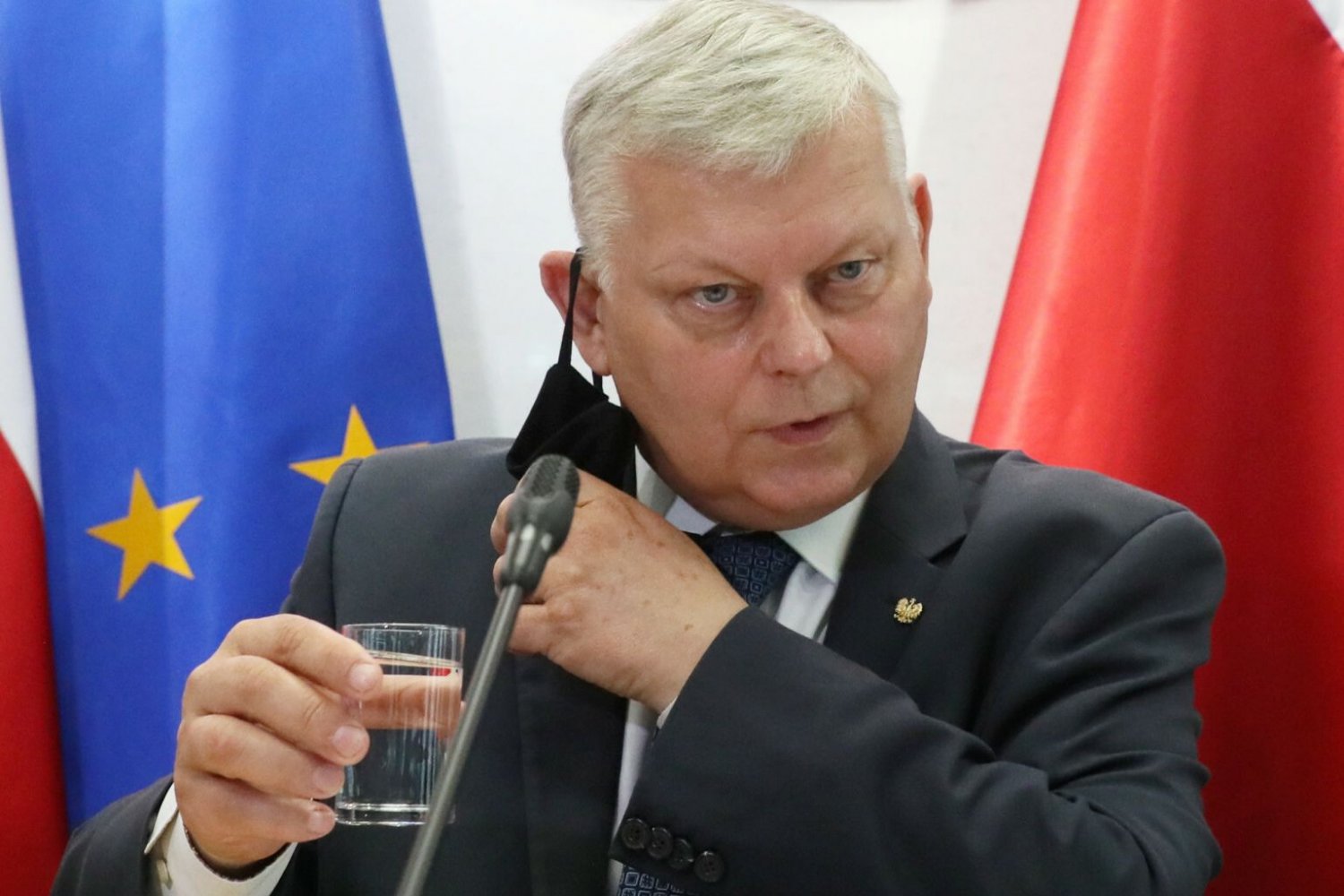 W sondażu Polacy odpowiedzieli na pytanie, co myślą o pomyśle Marka Suskiego w sprawie większej ilości muzyki w stacjach radiowych.