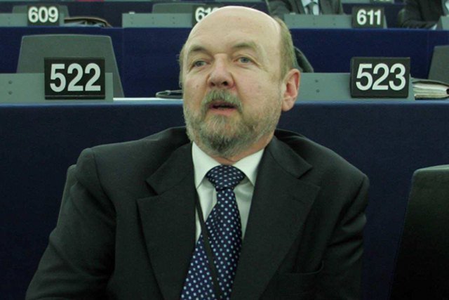 Ryszard Legutko, poseł do Parlamentu Europejskiego, ostro ocenił życie i twórczość zmarłego w niedzielę Andrzeja Wajdy.